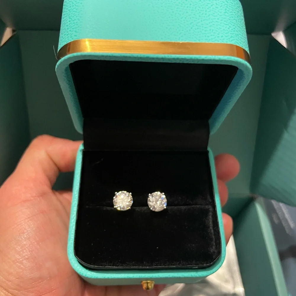 GRA Certified Moissanite of Stud‎ Earrings 4CT